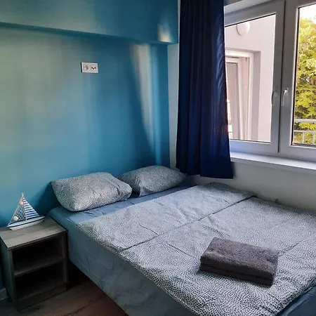 Nadmorski Bursztyn - Debina 公寓式酒店 4*